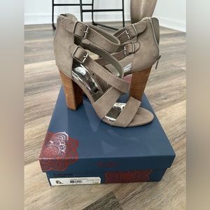 Carlos Santana neutral sandals